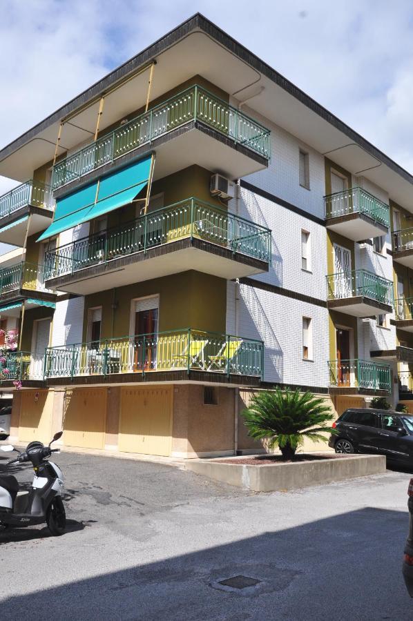 Viale Repubblica 329 1 Apartment Pietra Ligure Exterior photo